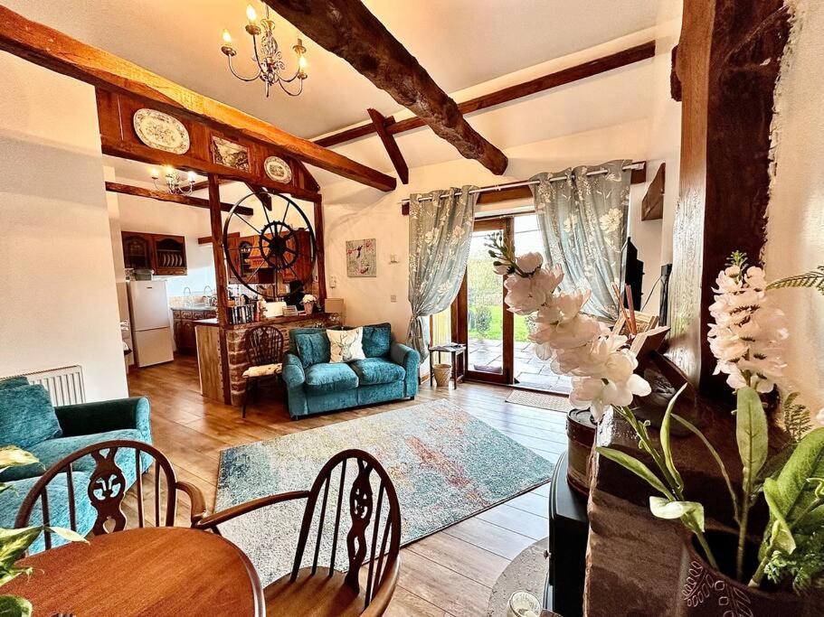 Llangwm-Isaf Detached One Level Stone Barn 빌라 외부 사진